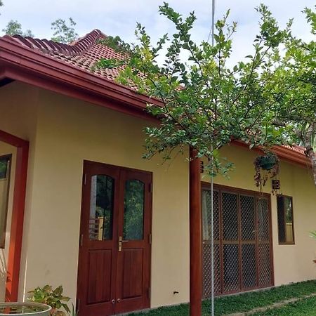 El-Nivasa Villa In เวลิกามา ภายนอก รูปภาพ