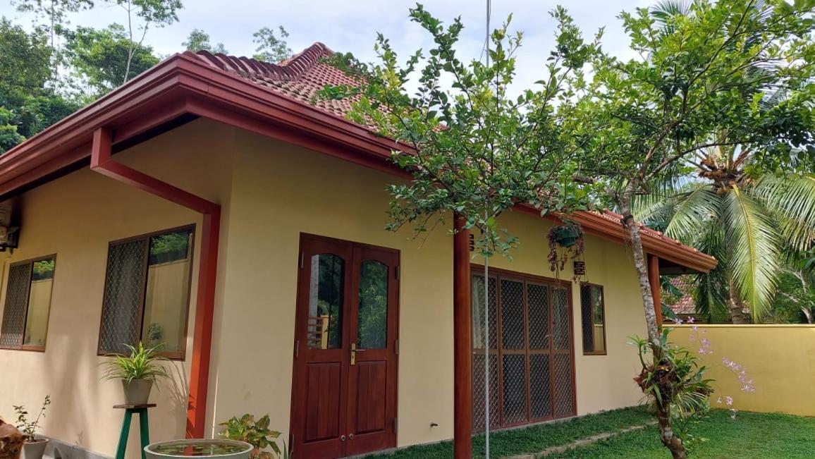 El-Nivasa Villa In เวลิกามา ภายนอก รูปภาพ